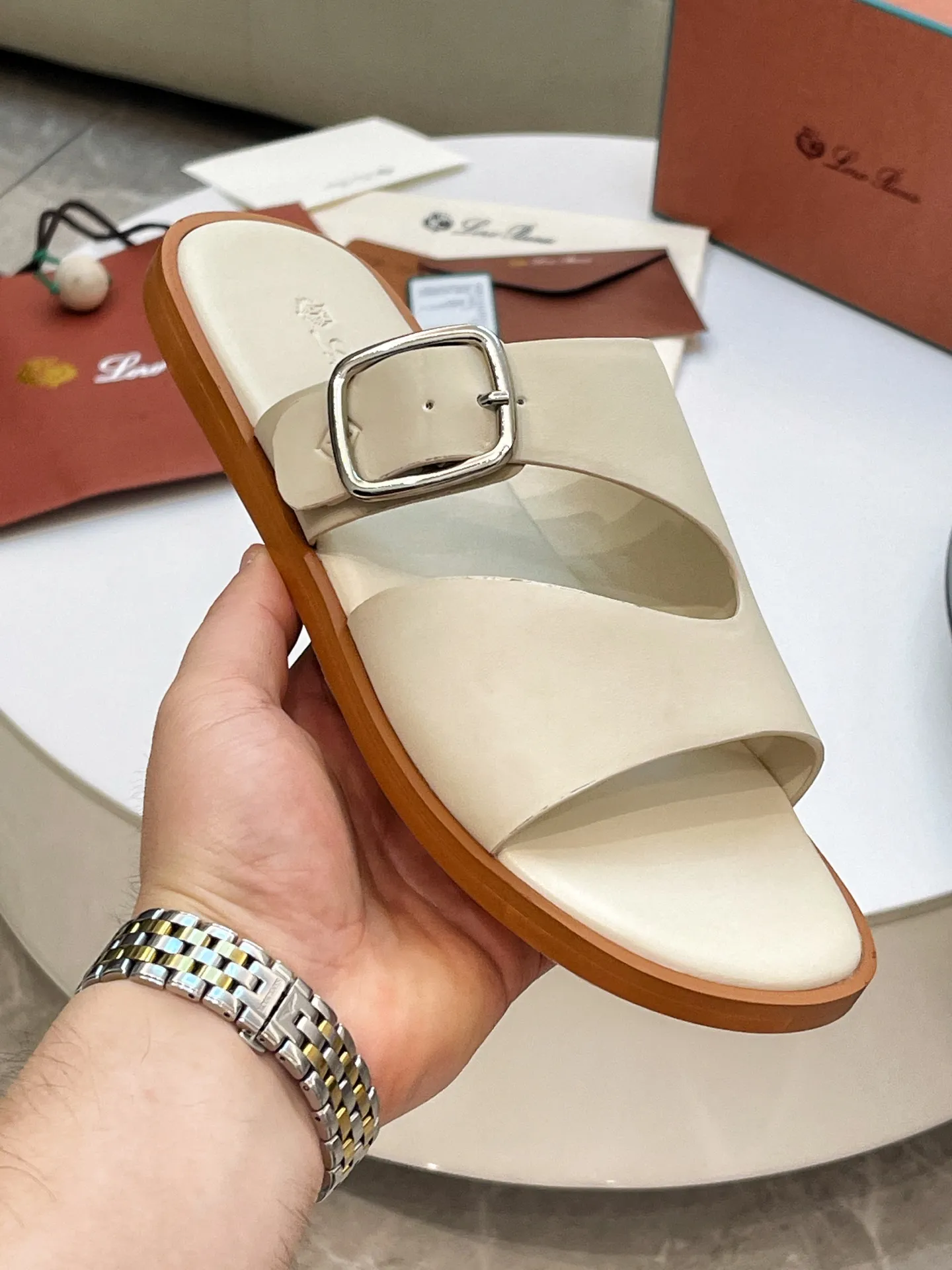 Men's shoes 💰420 Loro Piana, LP's popular spring and summer slippers are synchronized with the new counters, uppers are imported cowhide fabrics from Italy, high-quality splicing technology, soles: original soles specially provided by the original factory, exclusive molded soles are super comfortable, original factory orders, 🔍🔍high quality, you can go in and out of the counter at will, welcome to compare, code number 39-44 (order 38 45 46)